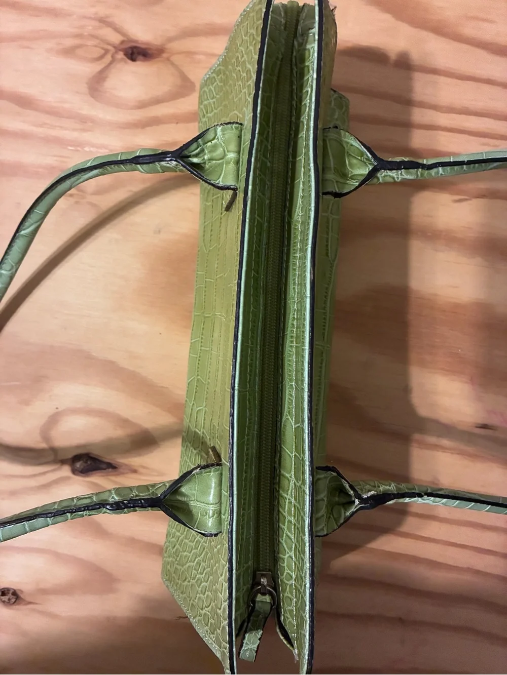 Tommy Hilfiger Women’s Croc-Embossed Olive Green Handbag